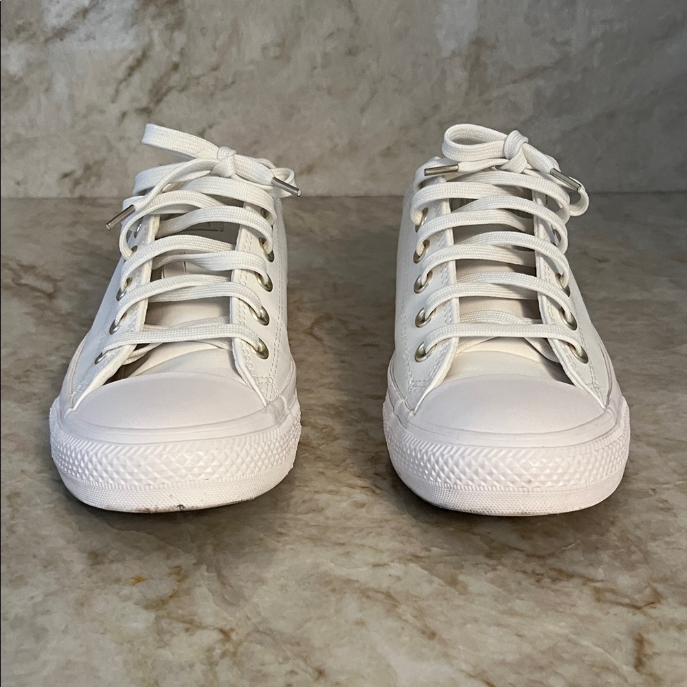 Converse White Leather with Gold Hardware Low-Top Sneakers, Women’s Size 9.5 - Picture 2 of 6